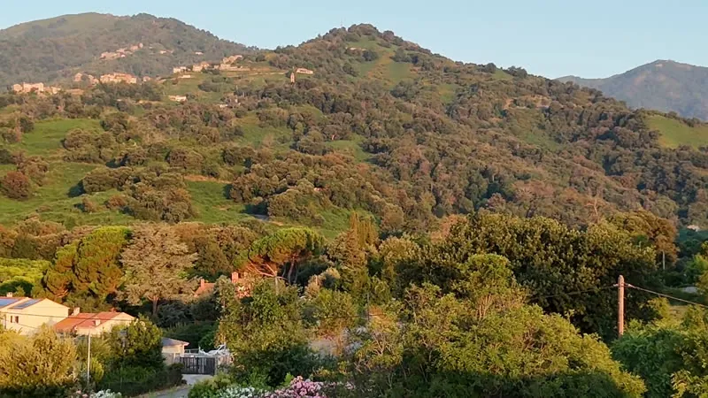 Les collines vertes et les villages perchés de la Castagniccia