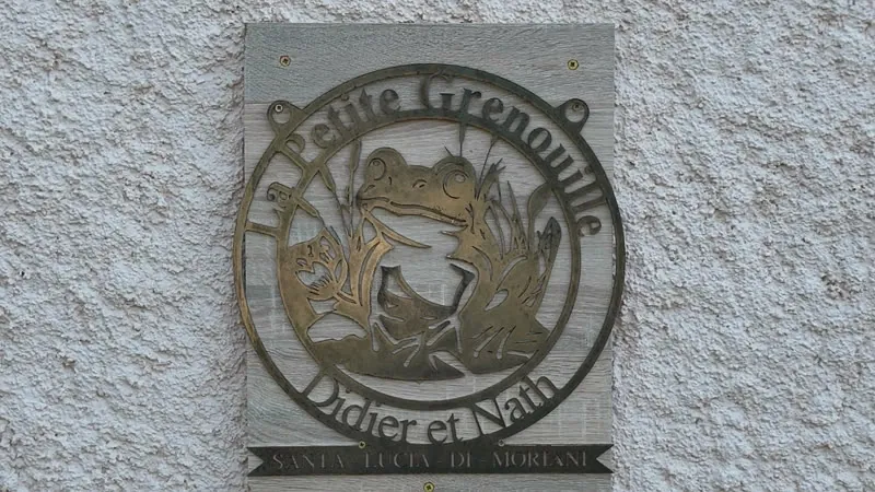 La plaque de la maison : La Petite Grenouille, Didier et Nath