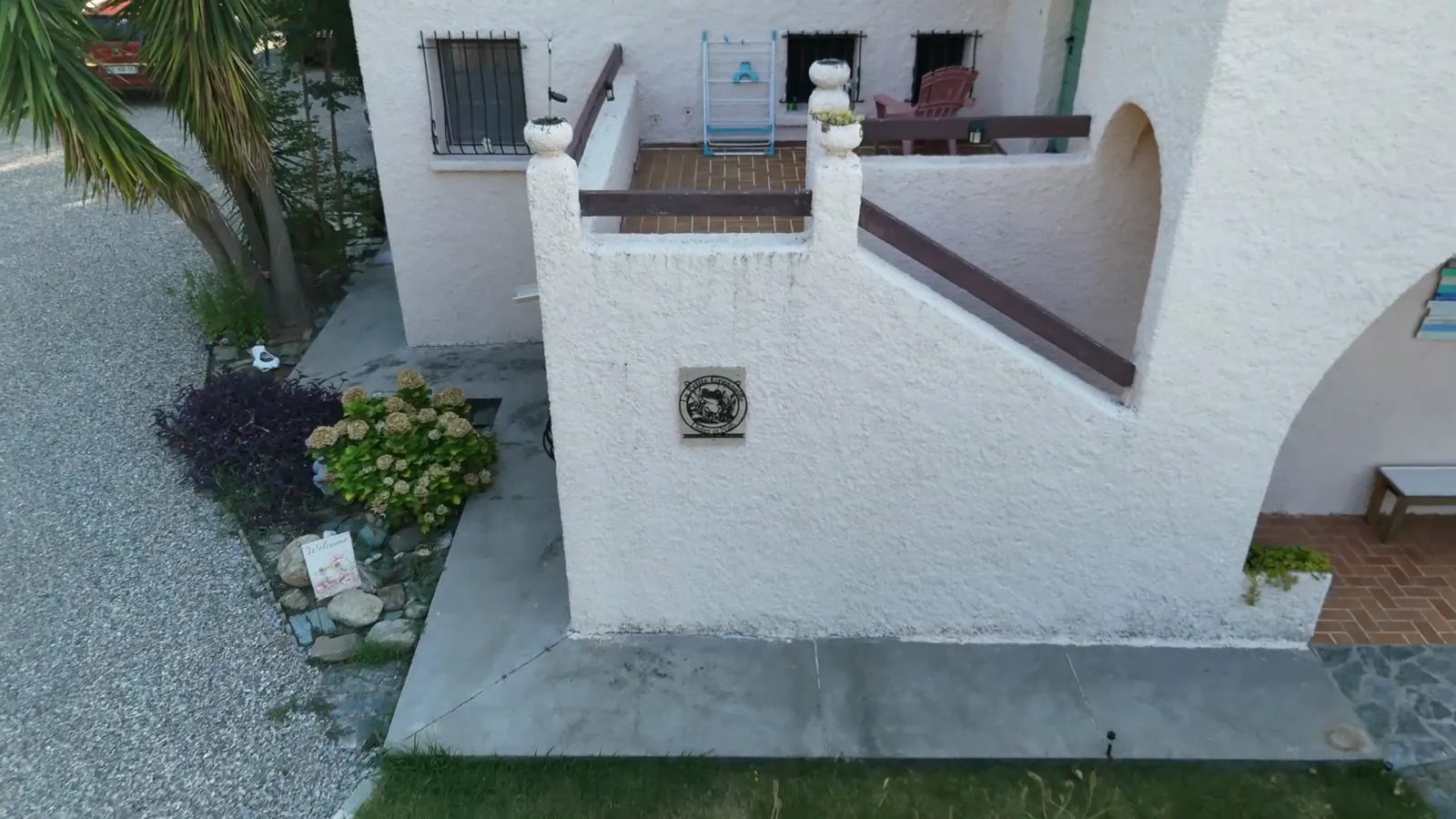 Terrasse et escalier de la maison vus du ciel