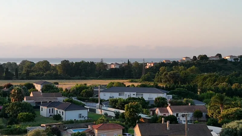 Le hameau au crépuscule